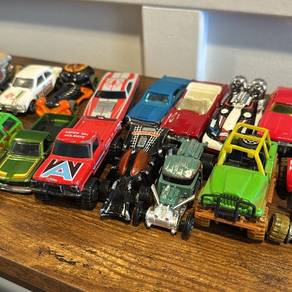 Mixed Lot of 20 Die Cast & Plastic Toy Cars - Picture 6 of 8
